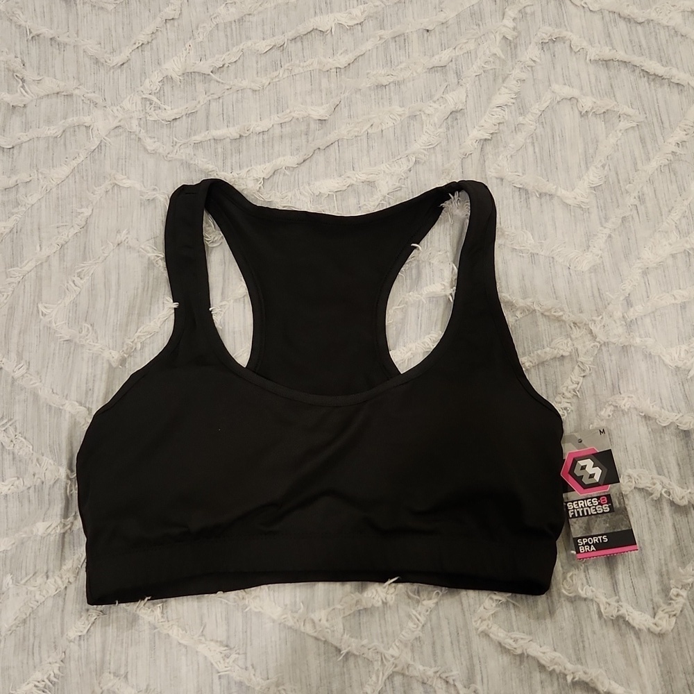 Black Seies 8 fitness sports bra w/light padding  size M, new with tags!